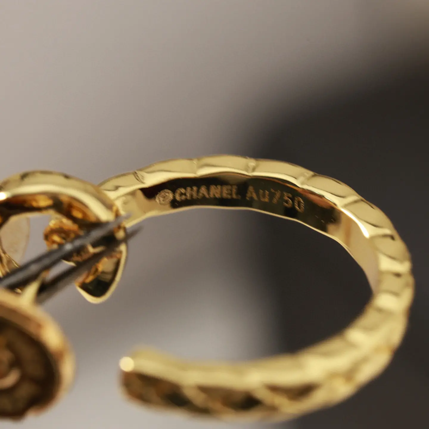 Chanel Au750 Hoop Earrings