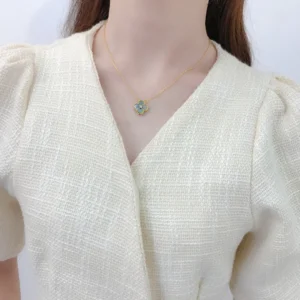 Clover Pendant Necklace - 18K Gold