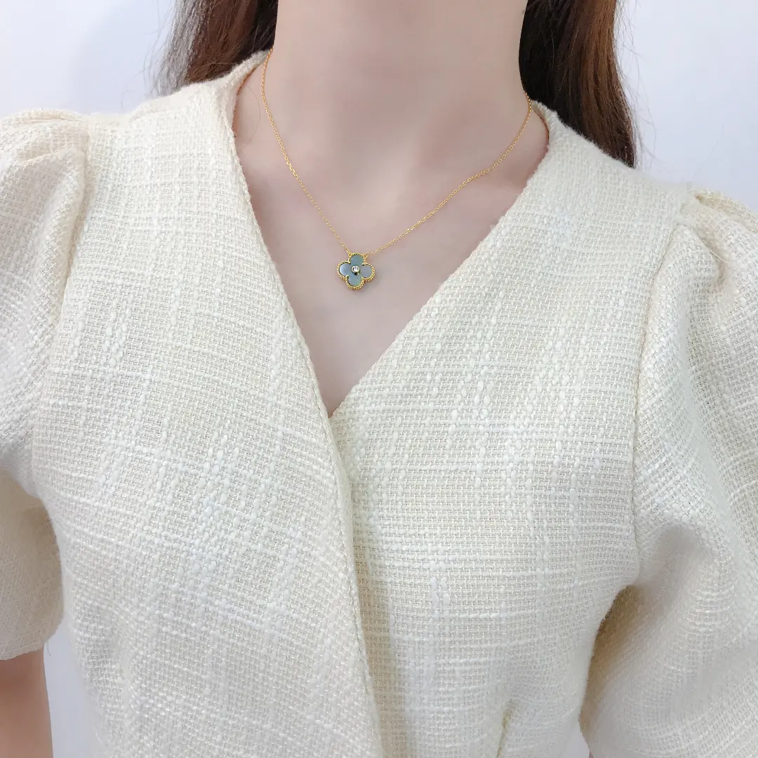 Clover Pendant Necklace - 18K Gold